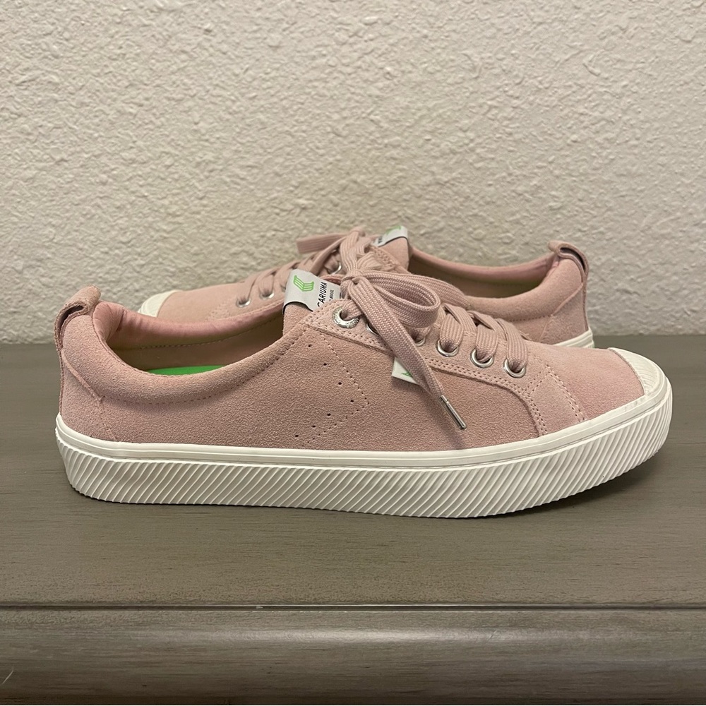 Cariuma Pink Sneakers Soft Suede Low-Top